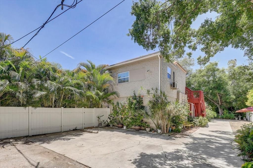 For Sale: $2,250,000 (5 beds, 5 baths, 3599 Square Feet)