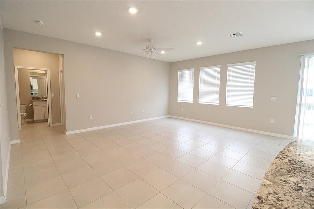 For Rent: $2,995 (4 beds, 3 baths, 2738 Square Feet)