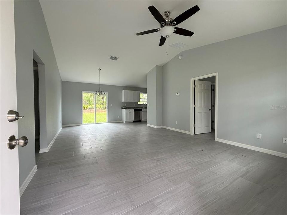 Active With Contract: $209,900 (3 beds, 2 baths, 1232 Square Feet)