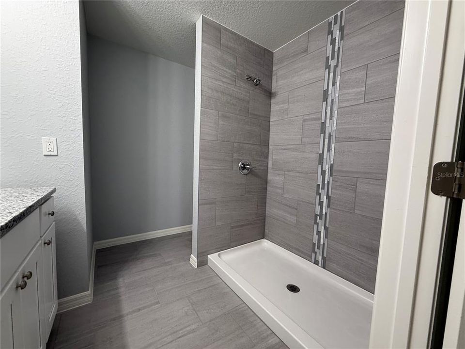 Active With Contract: $209,900 (3 beds, 2 baths, 1232 Square Feet)