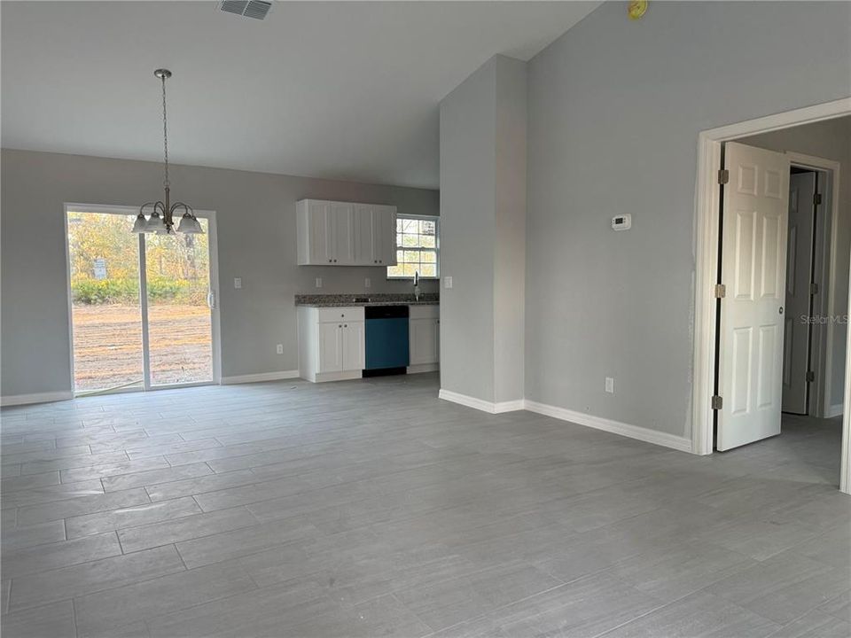 Active With Contract: $209,900 (3 beds, 2 baths, 1232 Square Feet)