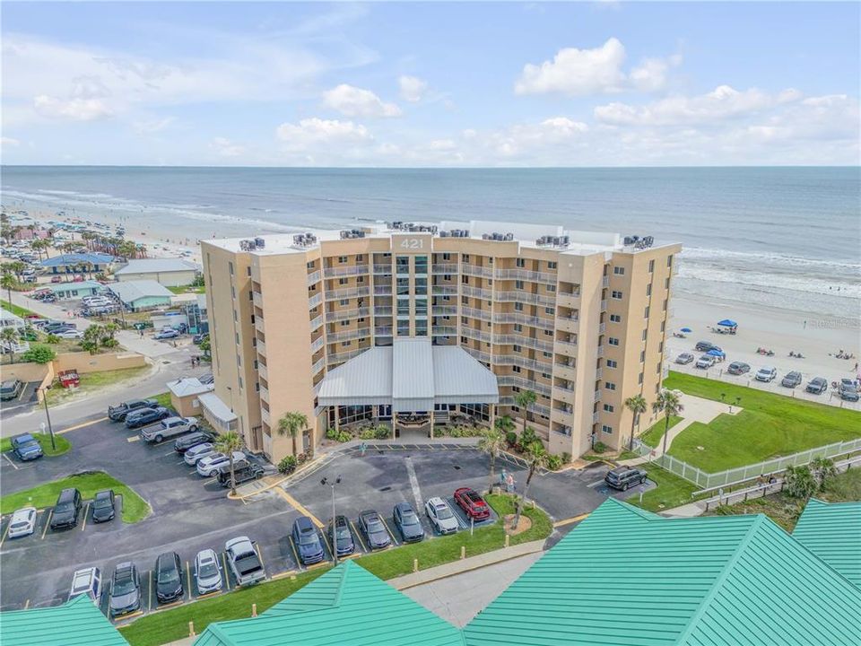 For Sale: $575,000 (2 beds, 2 baths, 871 Square Feet)
