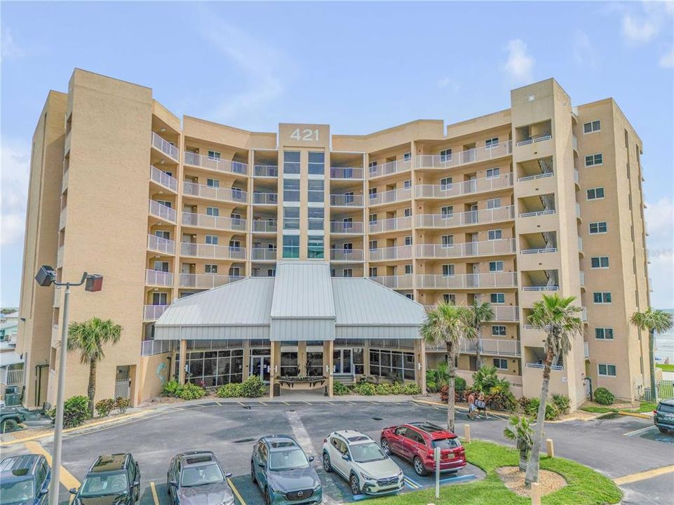 For Sale: $575,000 (2 beds, 2 baths, 871 Square Feet)
