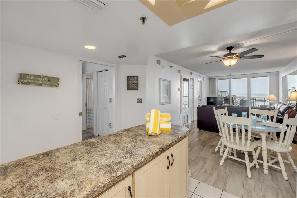 For Sale: $575,000 (2 beds, 2 baths, 871 Square Feet)