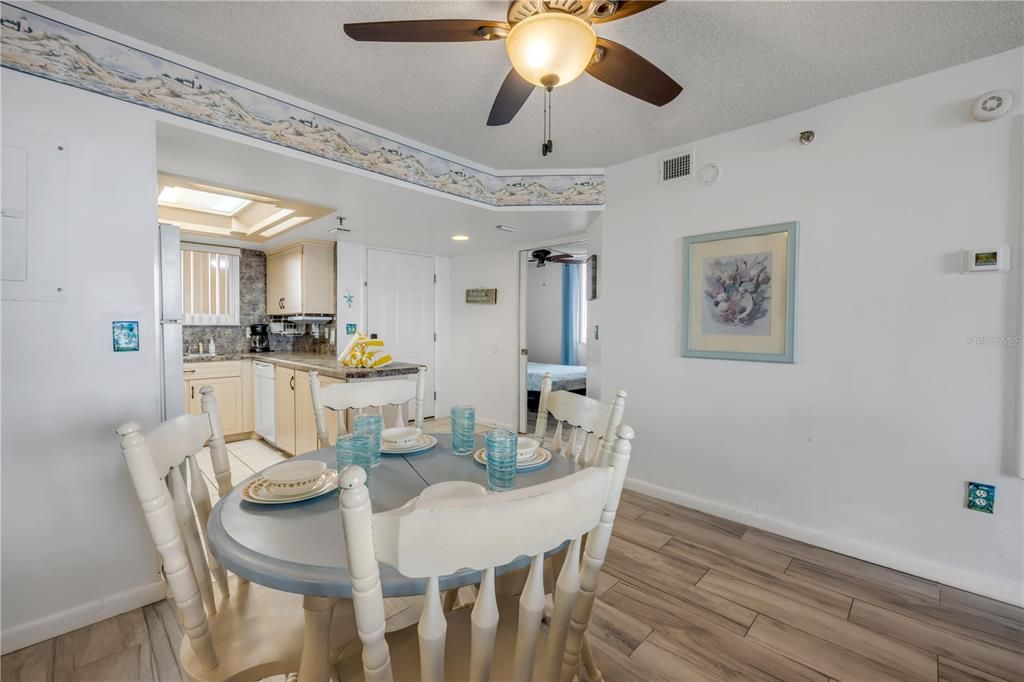For Sale: $575,000 (2 beds, 2 baths, 871 Square Feet)