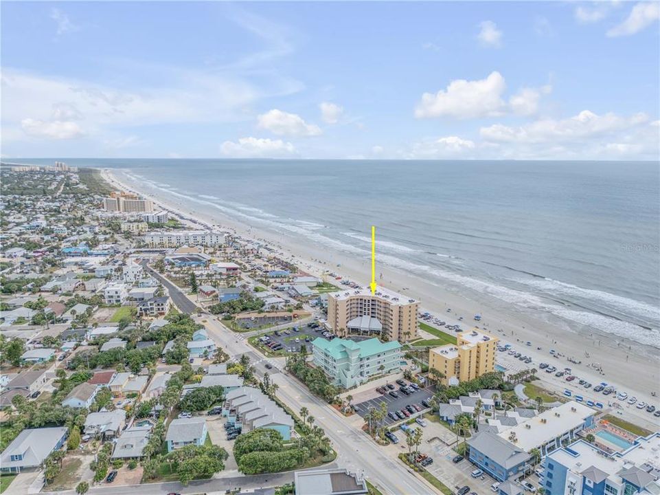 For Sale: $575,000 (2 beds, 2 baths, 871 Square Feet)