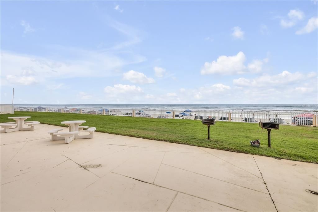 For Sale: $575,000 (2 beds, 2 baths, 871 Square Feet)