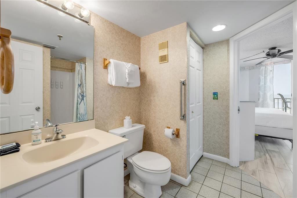 For Sale: $575,000 (2 beds, 2 baths, 871 Square Feet)