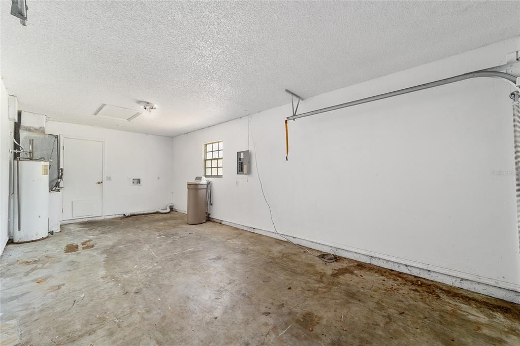 For Rent: $1,650 (3 beds, 2 baths, 1128 Square Feet)