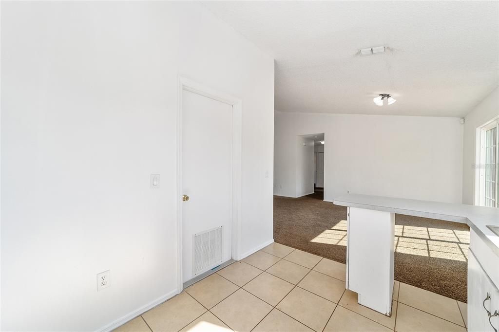 For Rent: $1,650 (3 beds, 2 baths, 1128 Square Feet)