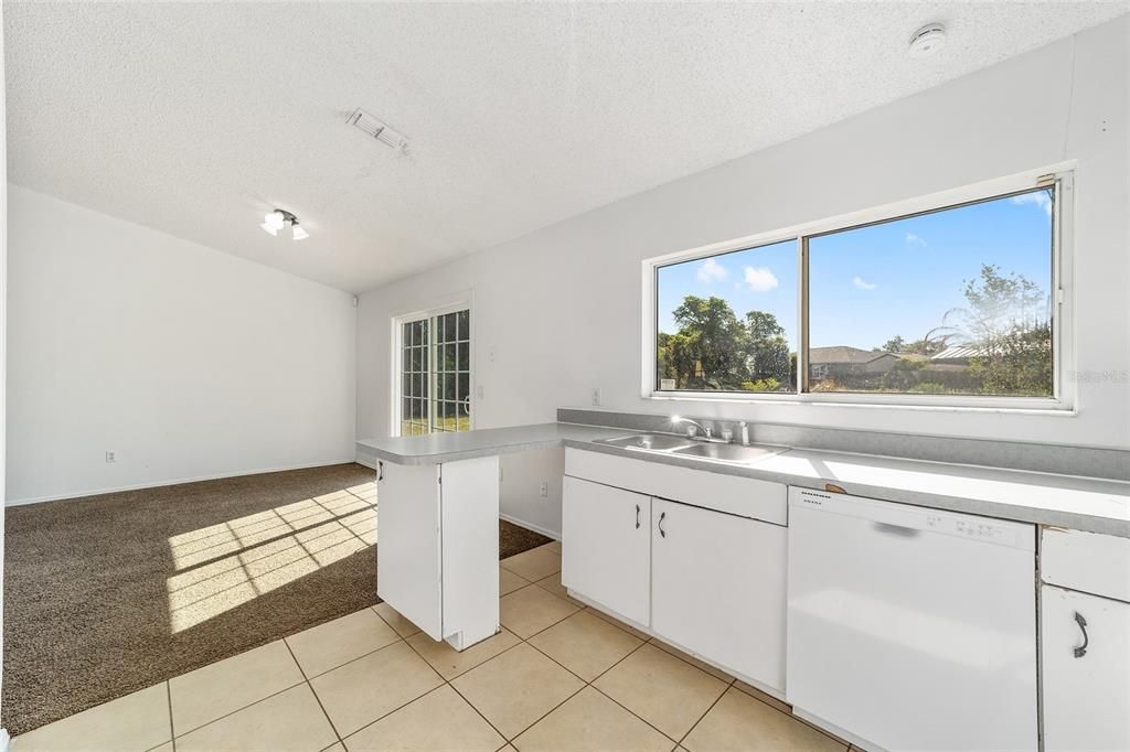 For Rent: $1,650 (3 beds, 2 baths, 1128 Square Feet)