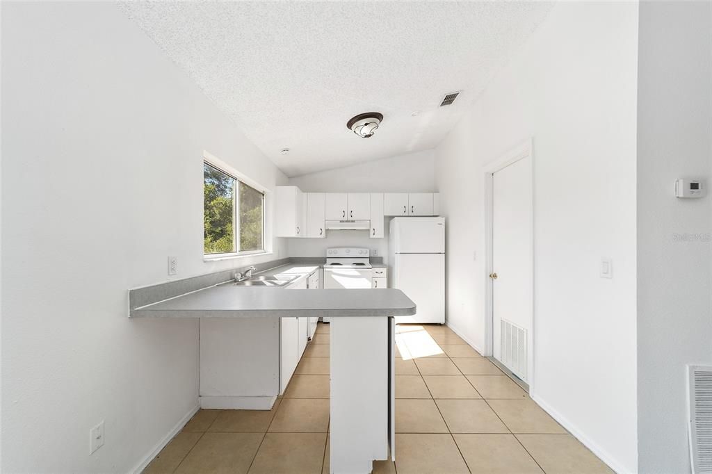 For Rent: $1,650 (3 beds, 2 baths, 1128 Square Feet)