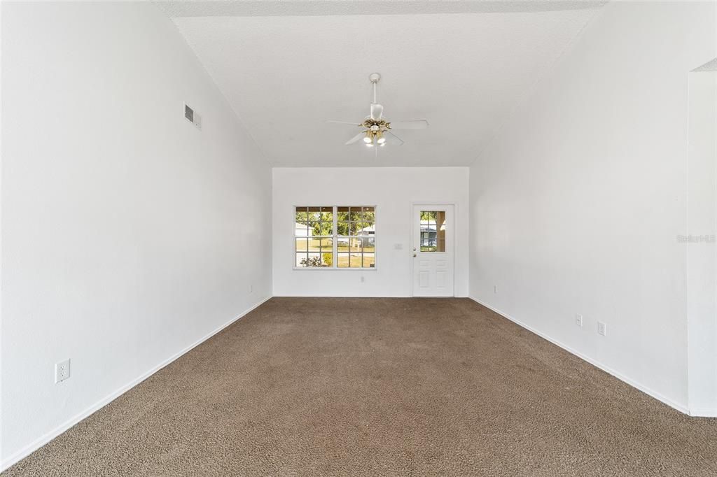 For Rent: $1,650 (3 beds, 2 baths, 1128 Square Feet)
