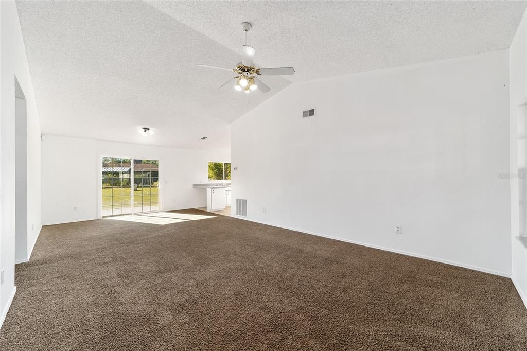 For Rent: $1,650 (3 beds, 2 baths, 1128 Square Feet)