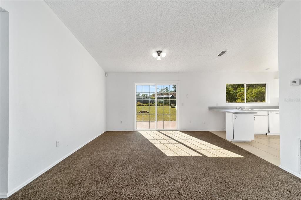 For Rent: $1,650 (3 beds, 2 baths, 1128 Square Feet)