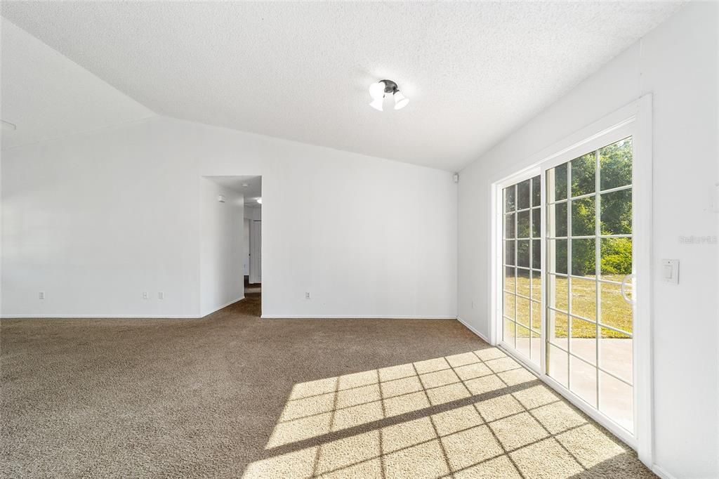 For Rent: $1,650 (3 beds, 2 baths, 1128 Square Feet)
