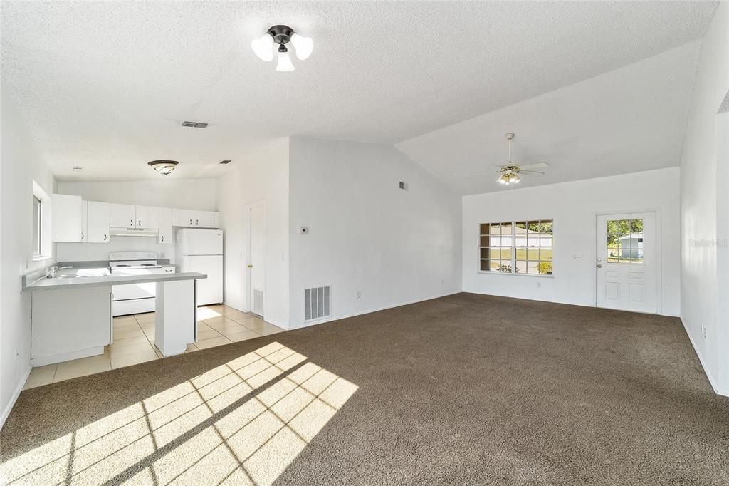 For Rent: $1,650 (3 beds, 2 baths, 1128 Square Feet)