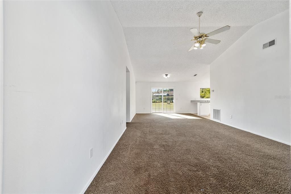 For Rent: $1,650 (3 beds, 2 baths, 1128 Square Feet)