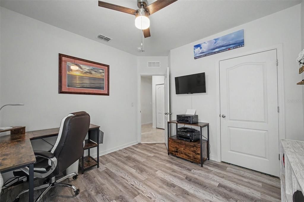 For Sale: $325,000 (3 beds, 2 baths, 1719 Square Feet)