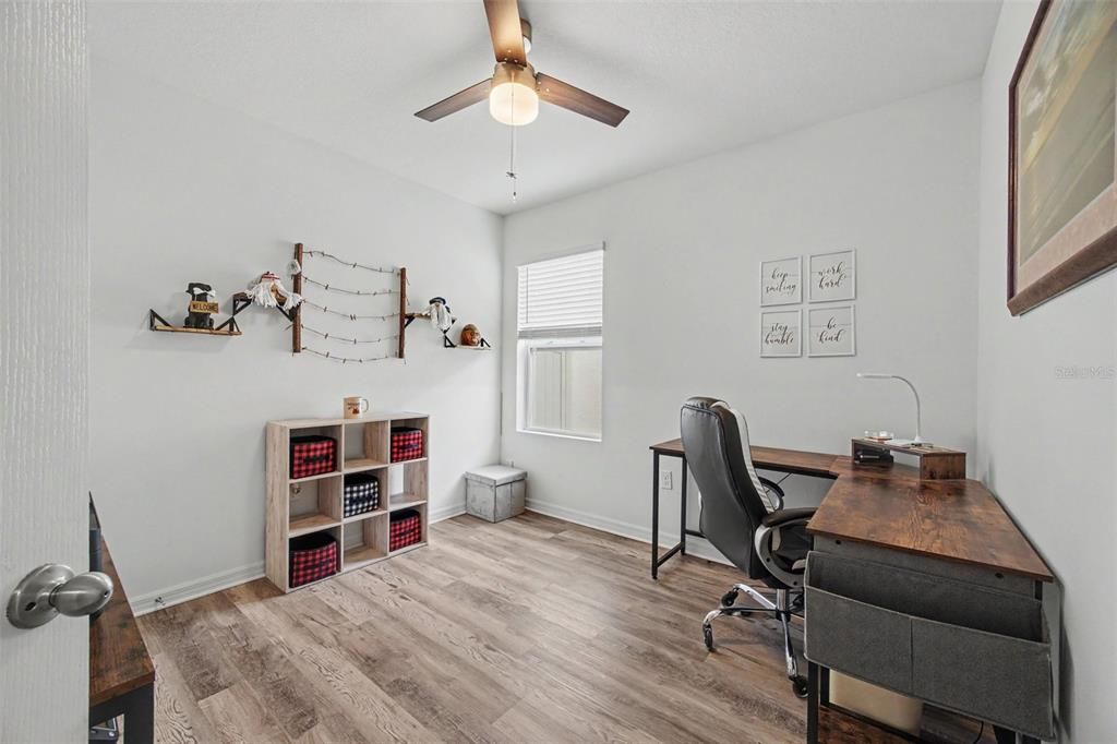 For Sale: $325,000 (3 beds, 2 baths, 1719 Square Feet)