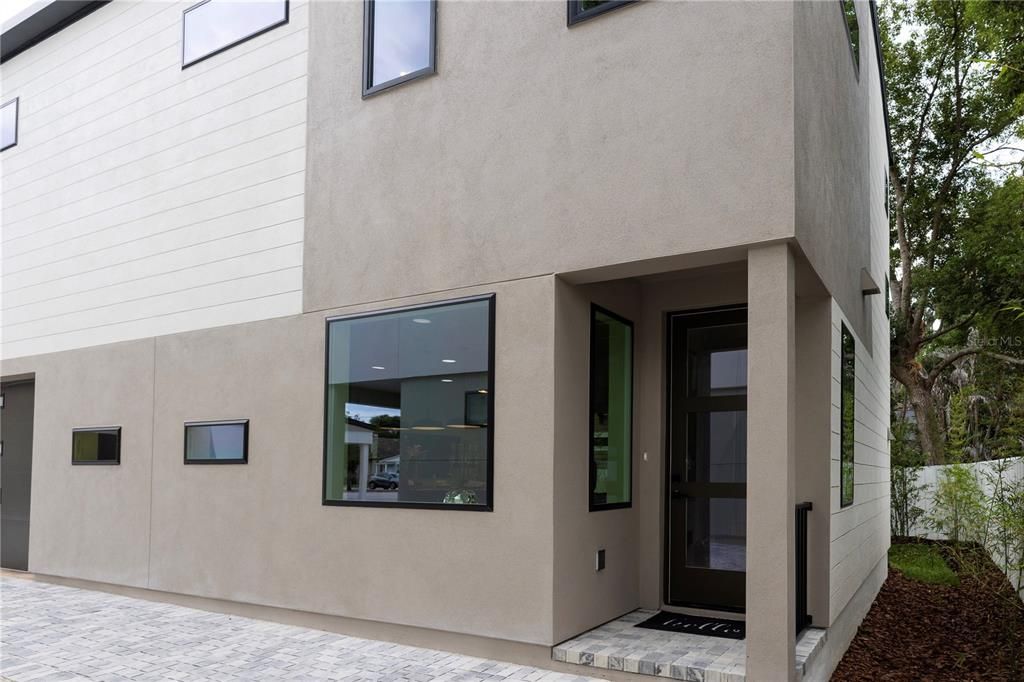 For Sale: $1,100,000 (3 beds, 2 baths, 1313 Square Feet)