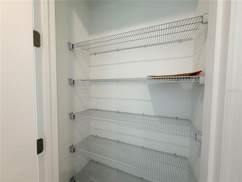 Под контрактом: $2,650 (3 спален, 3 ванн, 1715 Квадратных фут)
