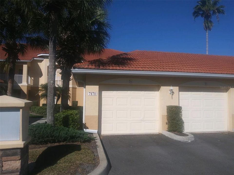 For Rent: $2,250 (2 beds, 2 baths, 1552 Square Feet)