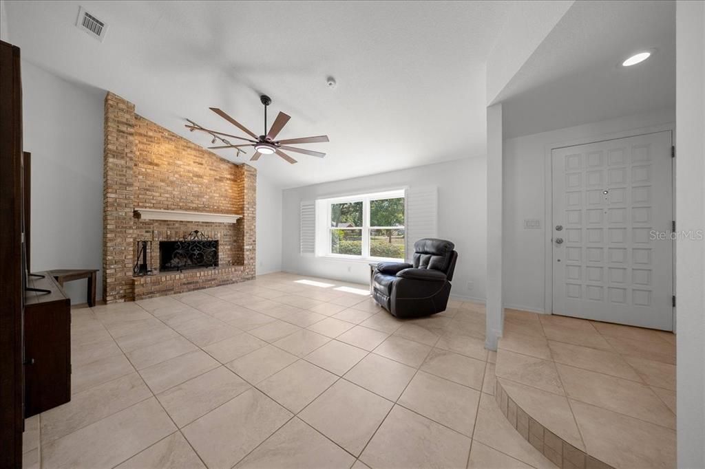 For Sale: $414,000 (3 beds, 2 baths, 1702 Square Feet)