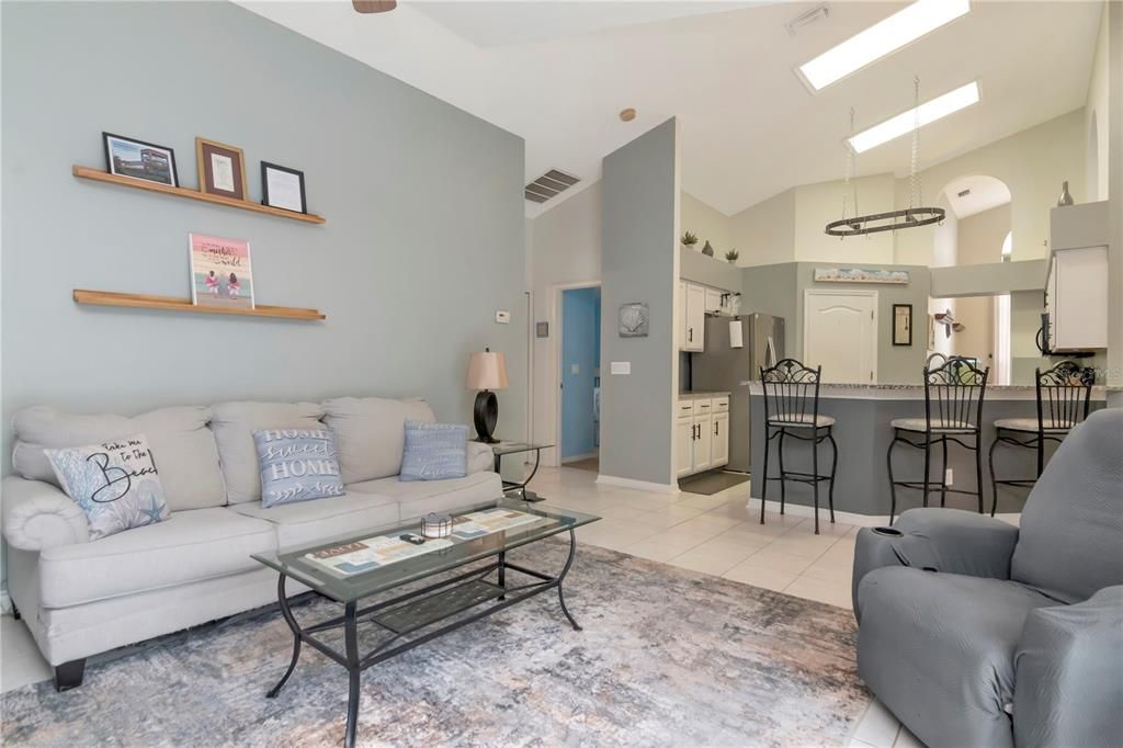 Activo con contrato: $419,900 (3 camas, 2 baños, 1654 Pies cuadrados)