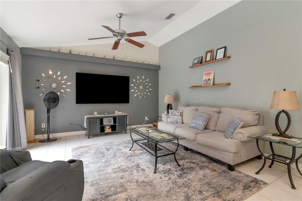 Activo con contrato: $419,900 (3 camas, 2 baños, 1654 Pies cuadrados)