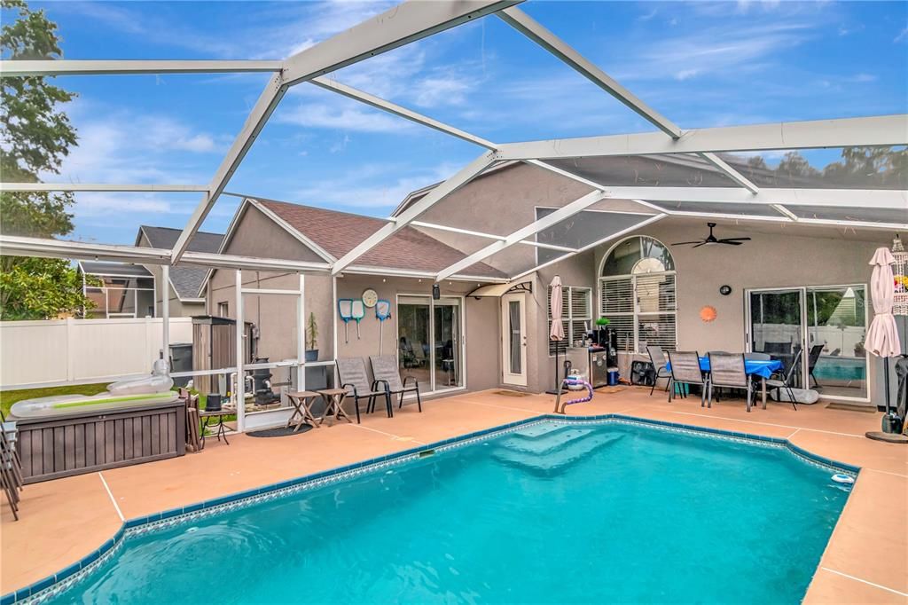 Activo con contrato: $419,900 (3 camas, 2 baños, 1654 Pies cuadrados)