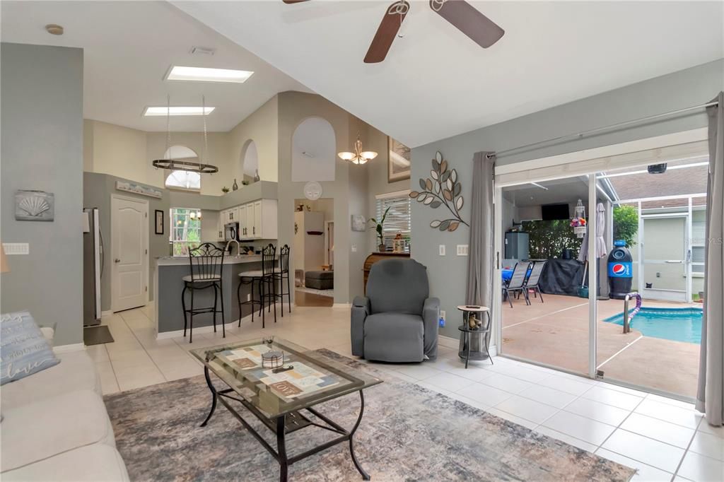 Activo con contrato: $419,900 (3 camas, 2 baños, 1654 Pies cuadrados)