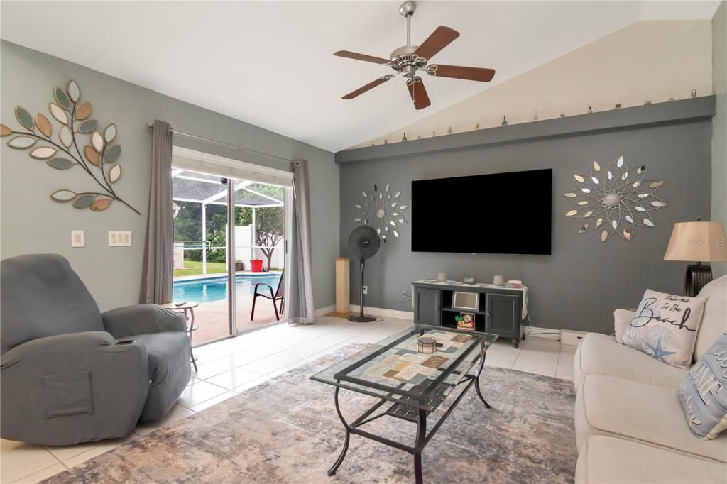 Activo con contrato: $419,900 (3 camas, 2 baños, 1654 Pies cuadrados)