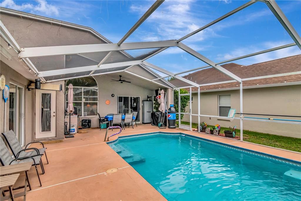 Activo con contrato: $419,900 (3 camas, 2 baños, 1654 Pies cuadrados)