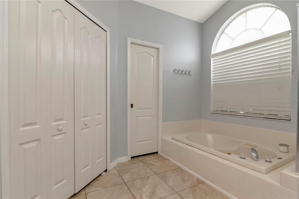 Activo con contrato: $419,900 (3 camas, 2 baños, 1654 Pies cuadrados)