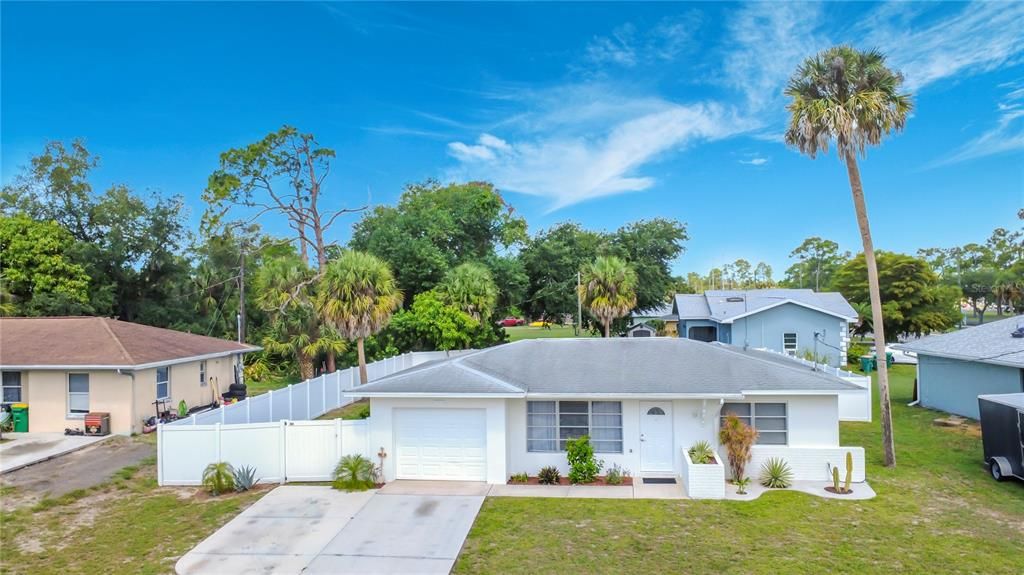 For Sale: $219,000 (2 beds, 2 baths, 930 Square Feet)