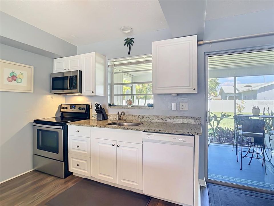 For Sale: $219,000 (2 beds, 2 baths, 930 Square Feet)