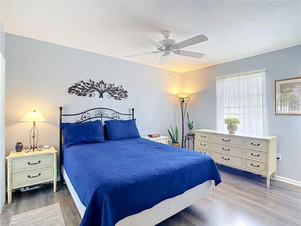 For Sale: $219,000 (2 beds, 2 baths, 930 Square Feet)