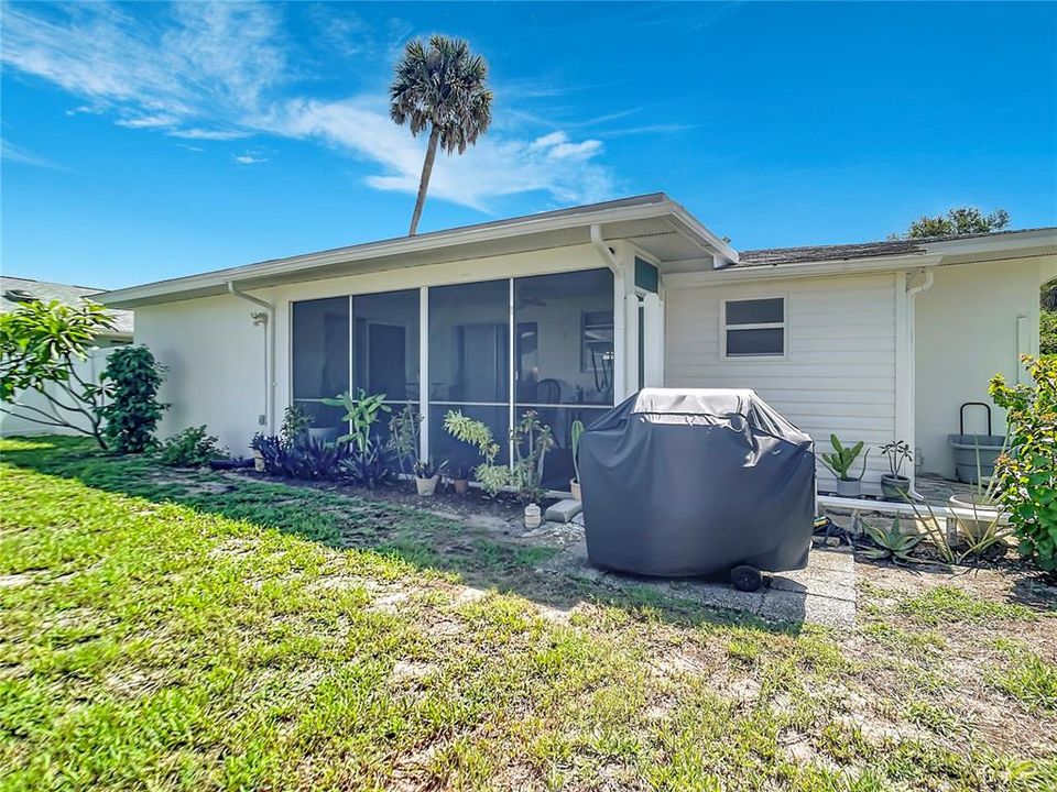 For Sale: $219,000 (2 beds, 2 baths, 930 Square Feet)