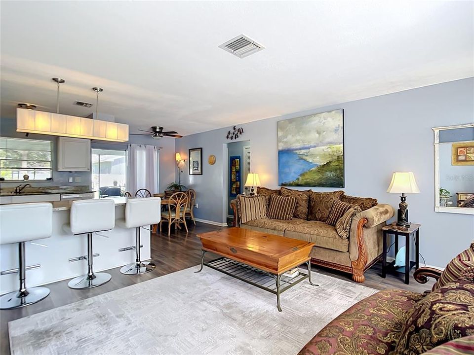 For Sale: $219,000 (2 beds, 2 baths, 930 Square Feet)