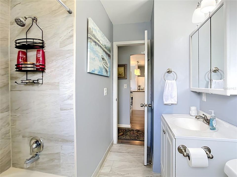 For Sale: $219,000 (2 beds, 2 baths, 930 Square Feet)