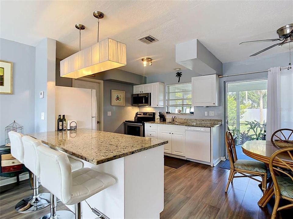 For Sale: $219,000 (2 beds, 2 baths, 930 Square Feet)