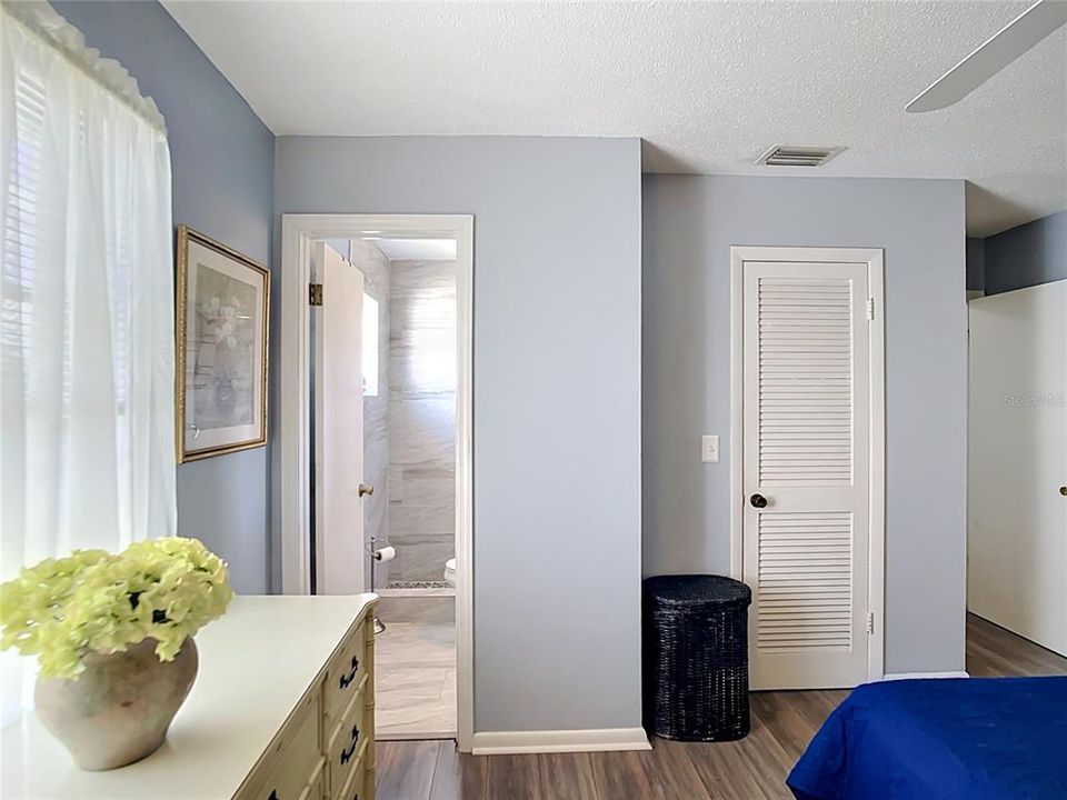 For Sale: $219,000 (2 beds, 2 baths, 930 Square Feet)