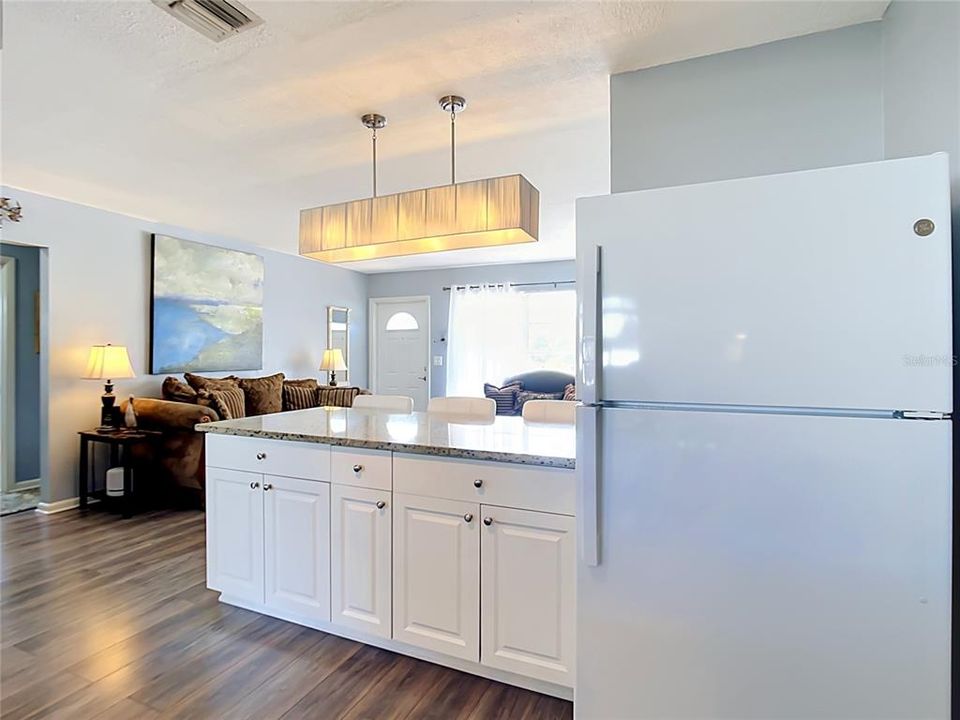 For Sale: $219,000 (2 beds, 2 baths, 930 Square Feet)