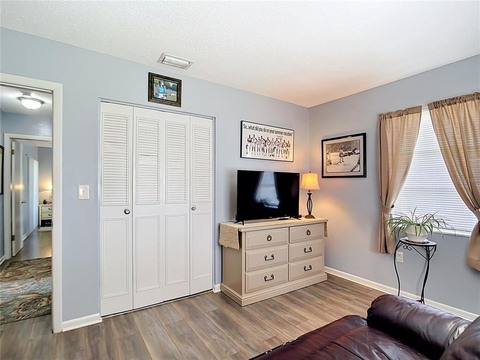 For Sale: $219,000 (2 beds, 2 baths, 930 Square Feet)