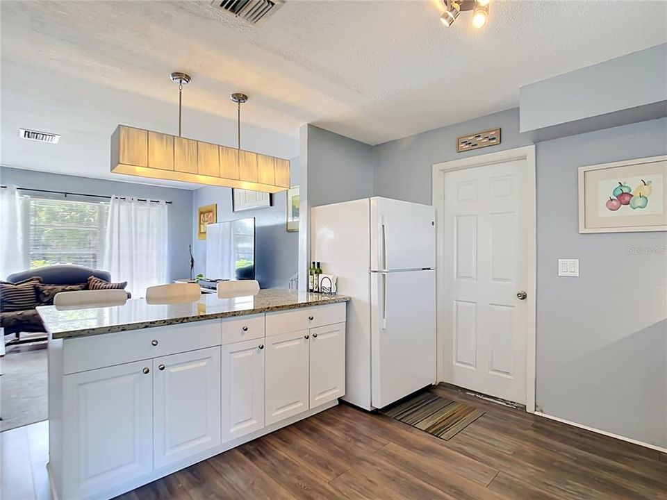 For Sale: $219,000 (2 beds, 2 baths, 930 Square Feet)