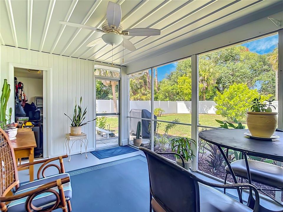 For Sale: $219,000 (2 beds, 2 baths, 930 Square Feet)