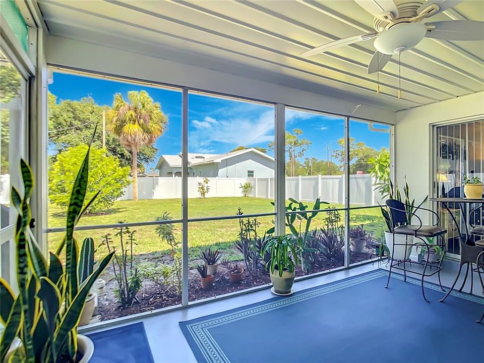 For Sale: $219,000 (2 beds, 2 baths, 930 Square Feet)