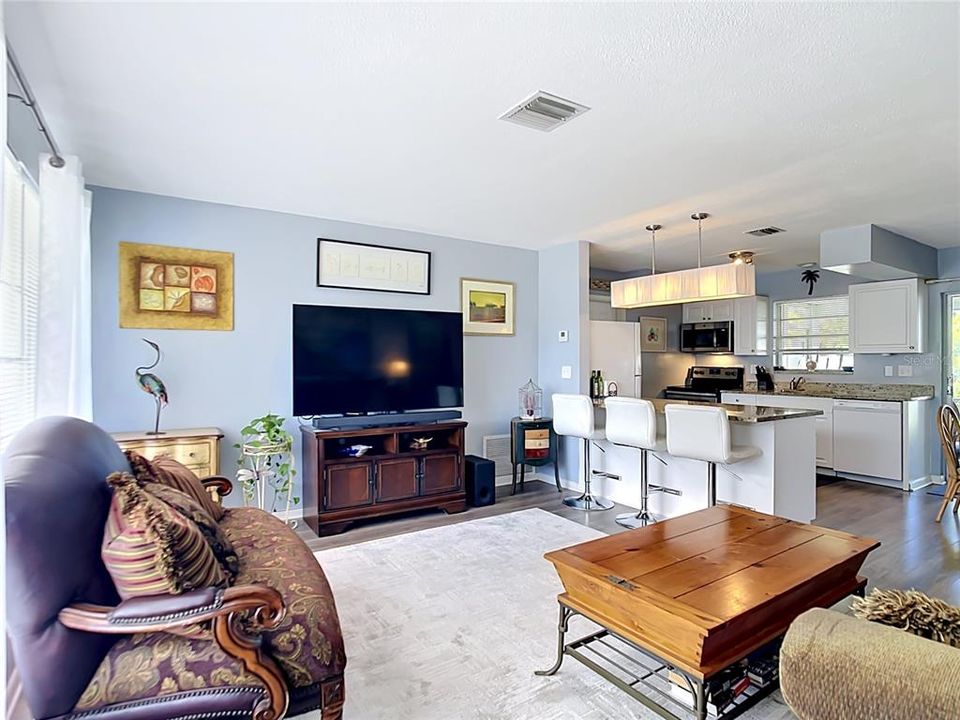 For Sale: $219,000 (2 beds, 2 baths, 930 Square Feet)