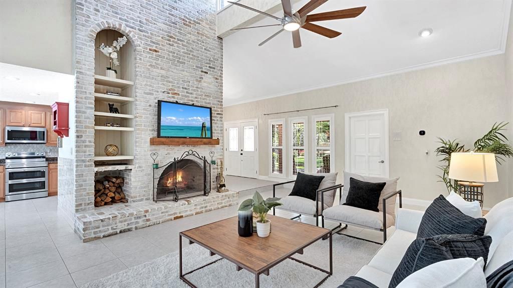 Active With Contract: $975,000 (6 beds, 4 baths, 3493 Square Feet)